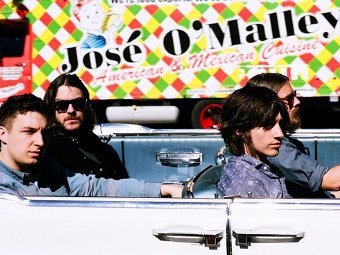 Arctic Monkeys сместили Леди Гагу с первой строки чарта