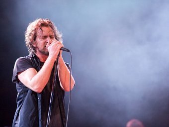 Pearl Jam записались с уличными музыкантами