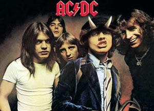 Вокалист AC/DC занялся сольным творчеством