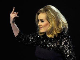 Организаторы Brit Awards извинились перед Адель