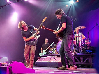 Менеджера Pearl Jam обвинили в краже 400 тысяч долларов