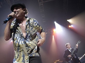 Вокалист AC/DC стал радиоведущим