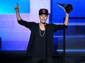 Джастин Бибер снова стал артистом года на American Music Awards
