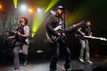 Fall Out Boy  вернутся на сцену с новым альбомом
