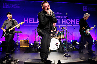 U2 представит песню на Супербоуле ради борьбы со СПИДом