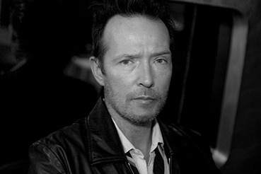 Умер вокалист Stone Temple Pilots и Velvet Revolver