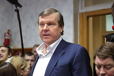 Шансонье Новикову заменили домашний арест подпиской о невыезде.