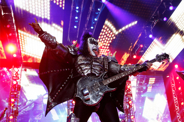 Лидер Kiss решил запатентовать «козу»