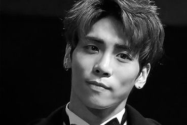 Лидер группы SHINee покончил с собой в 27 лет