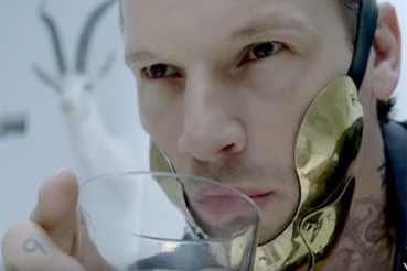 Любовник Леди Гаги из клипа Bad Romance попался на краже женских колготок