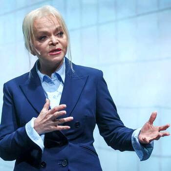 Юрист: авторы мемов о Долиной могут попасть под суд